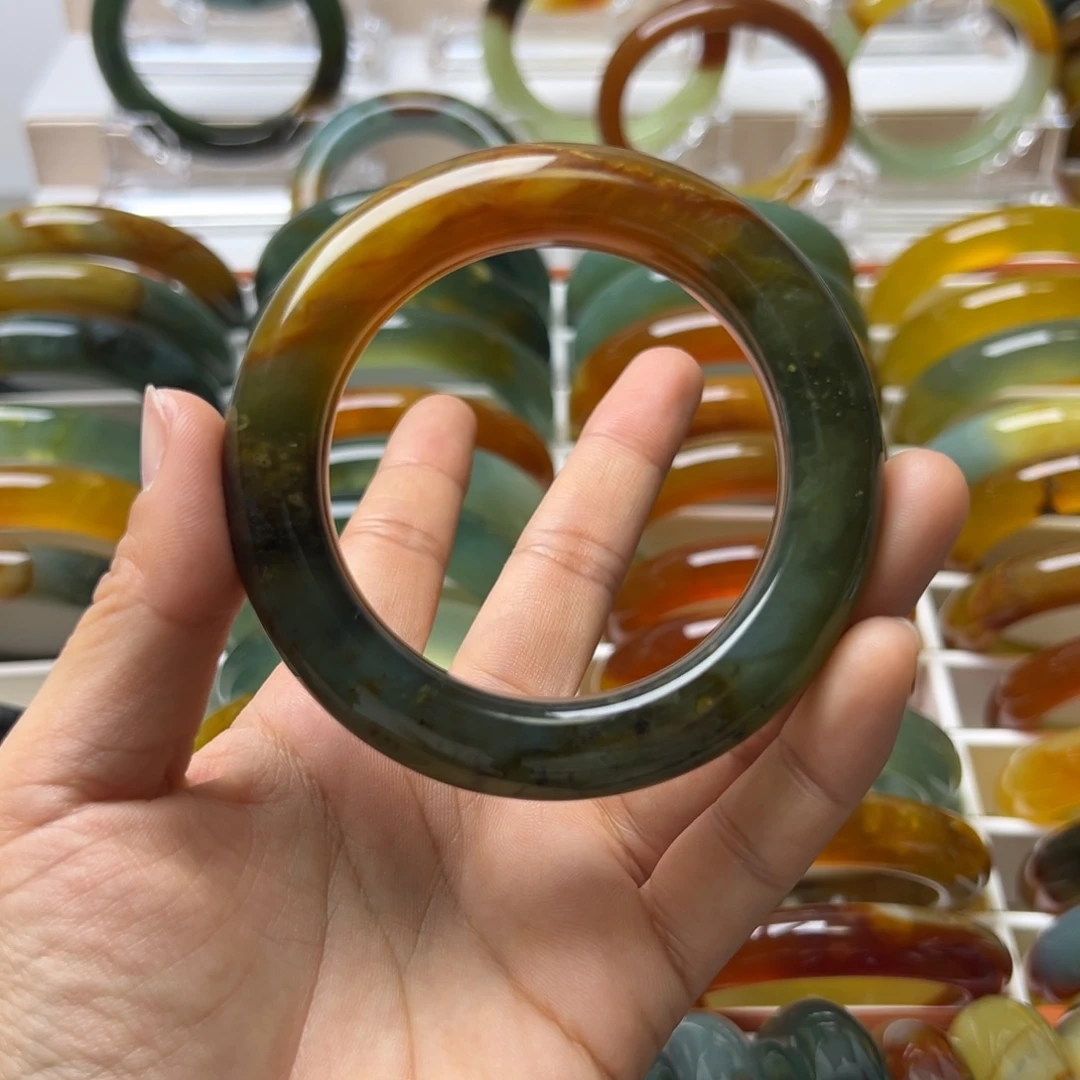 蛇纹石玉未镶嵌手镯