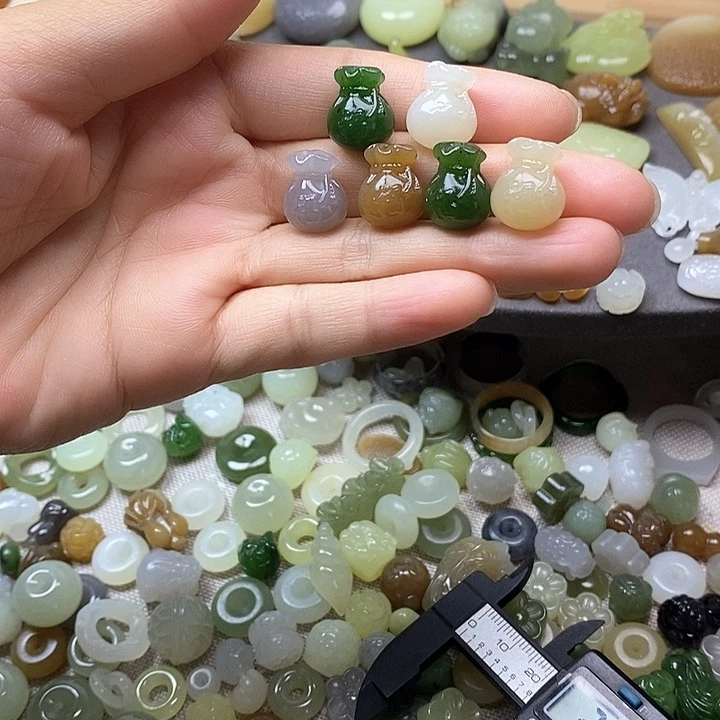 未镶嵌和田玉挂件128一个多样性发其一