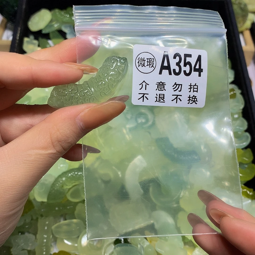 蛇纹石玉未镶嵌颈饰小*爽