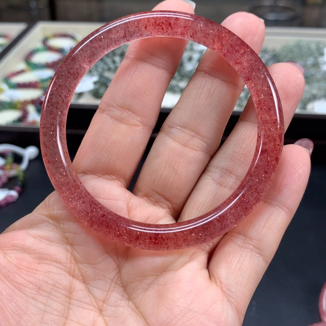 石英质玉手镯未镶嵌依****猫