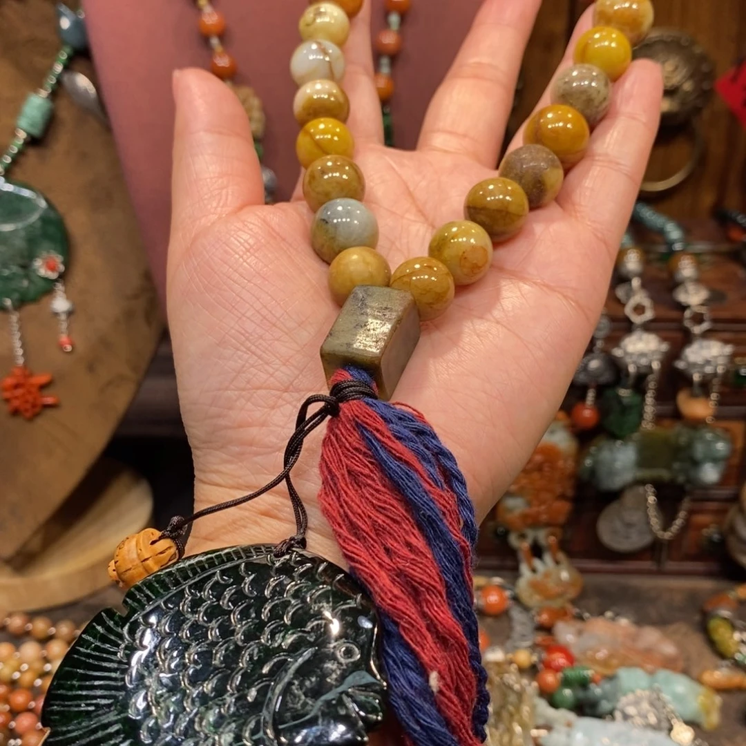 翡翠吊坠(赠链)未镶嵌