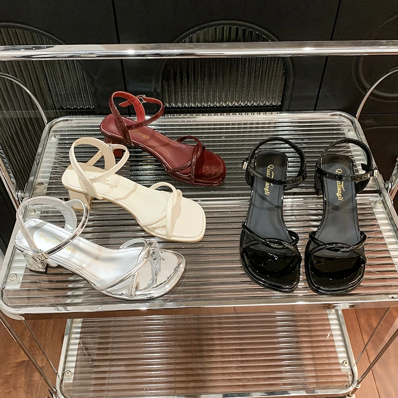 法式气质粗跟银色高跟鞋女2025夏新款高级感时尚百搭一字扣带凉鞋