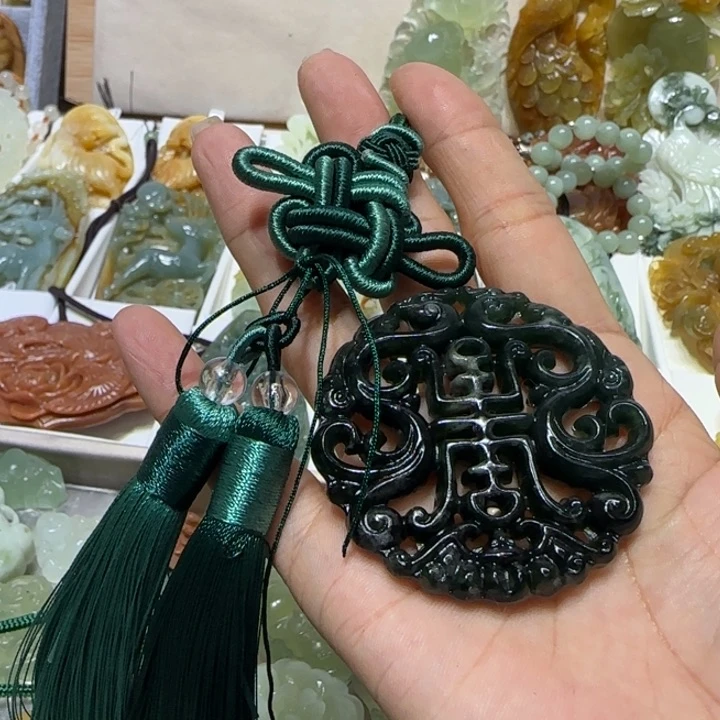 蛇纹石玉吊坠未镶嵌虚**愚