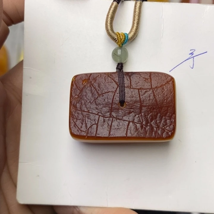 未镶嵌琥珀珠宝奇石