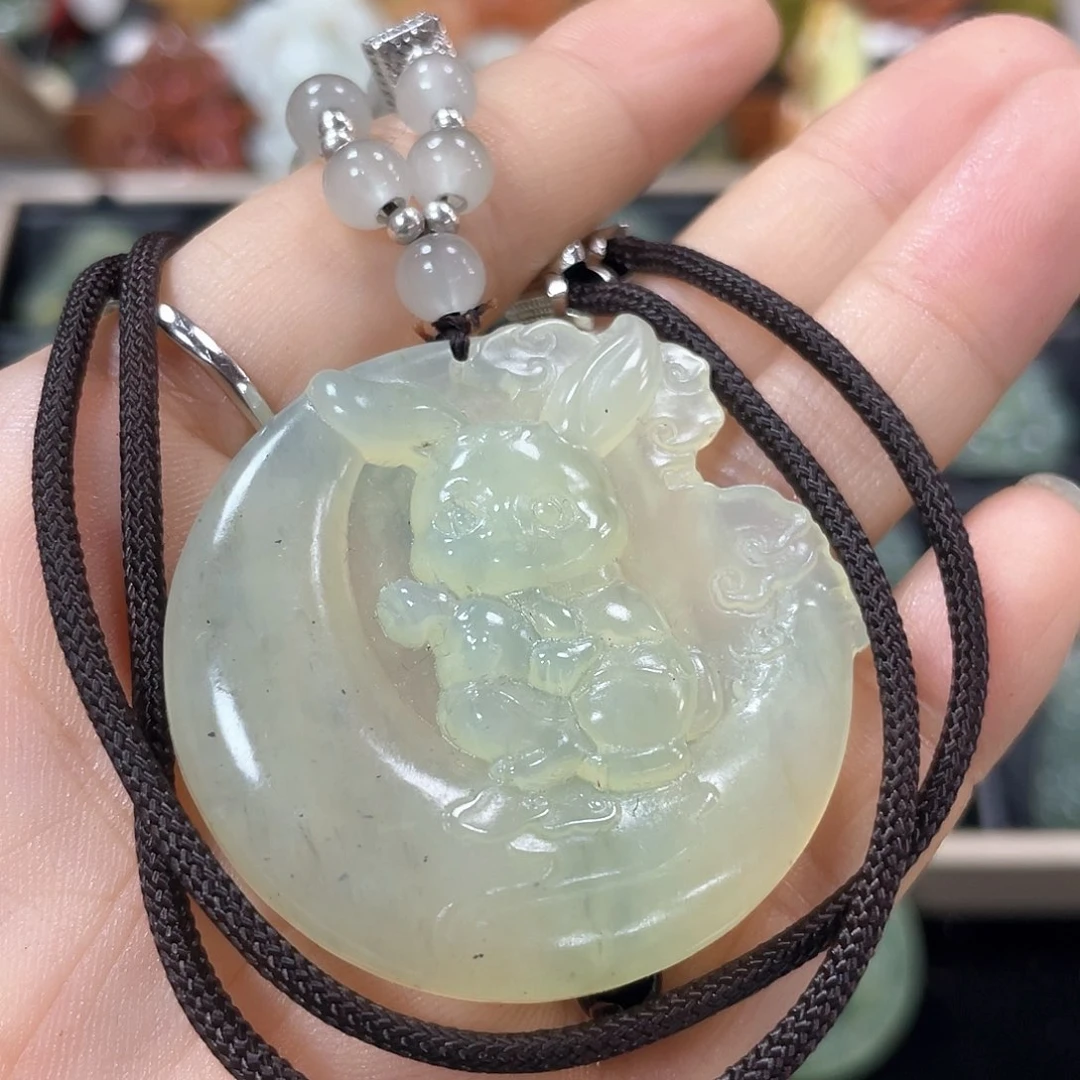 蛇纹石玉颈饰未镶嵌