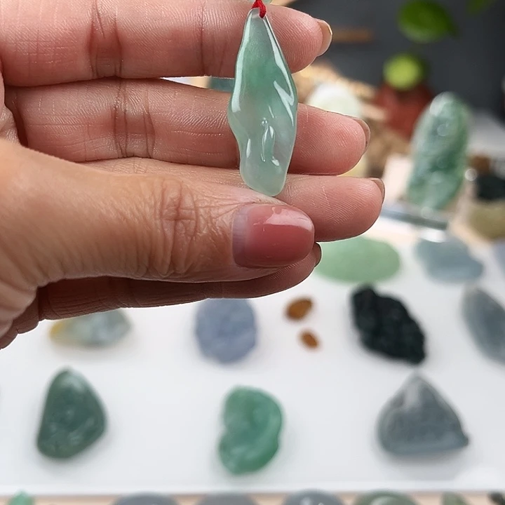 翡翠未镶嵌颈饰悟道