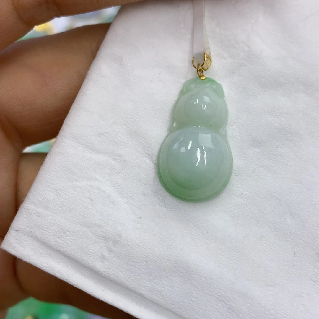翡翠18K金镶嵌颈饰翡翠