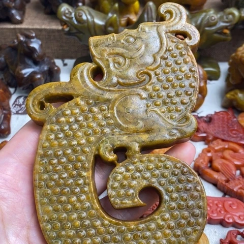 未镶嵌蛇纹石玉颈饰