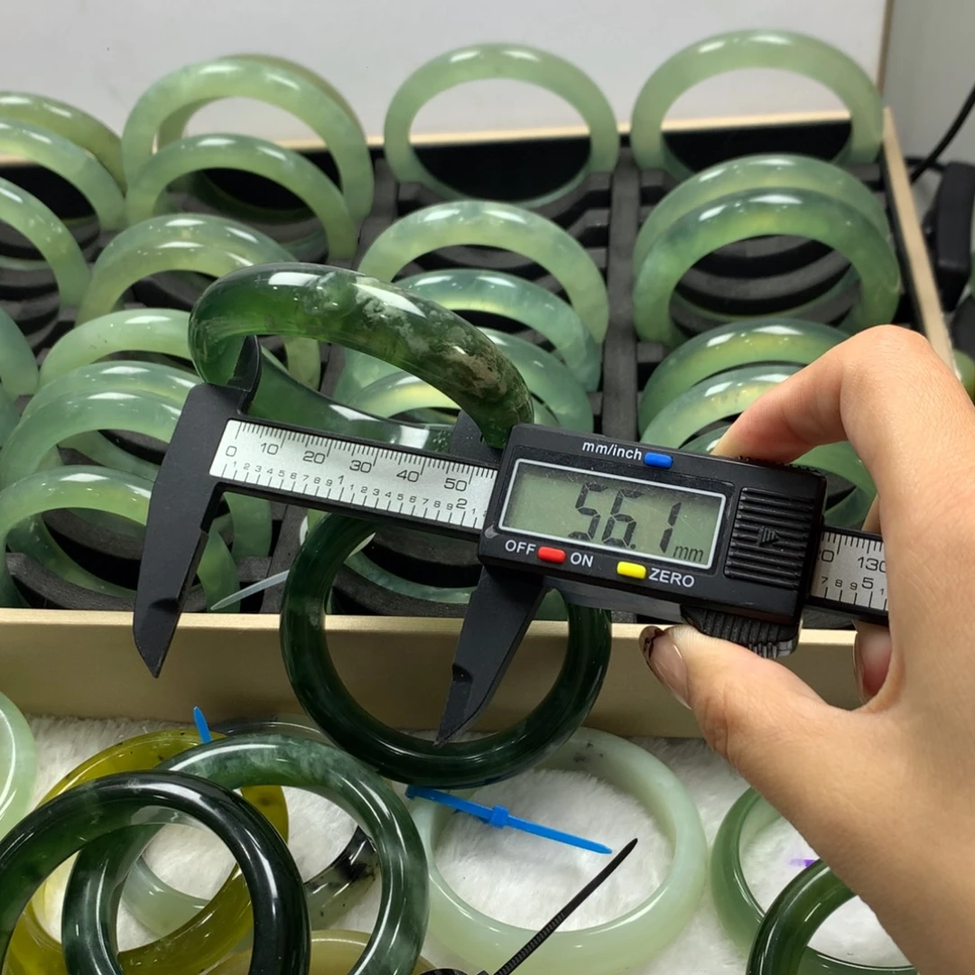 蛇纹石玉未镶嵌手镯311