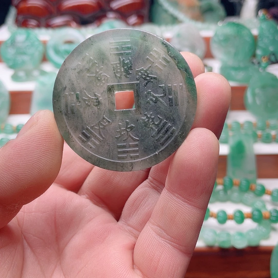 颈饰未镶嵌石英质玉