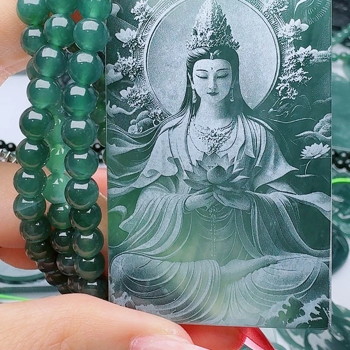 翡翠未镶嵌颈饰多样性发其一