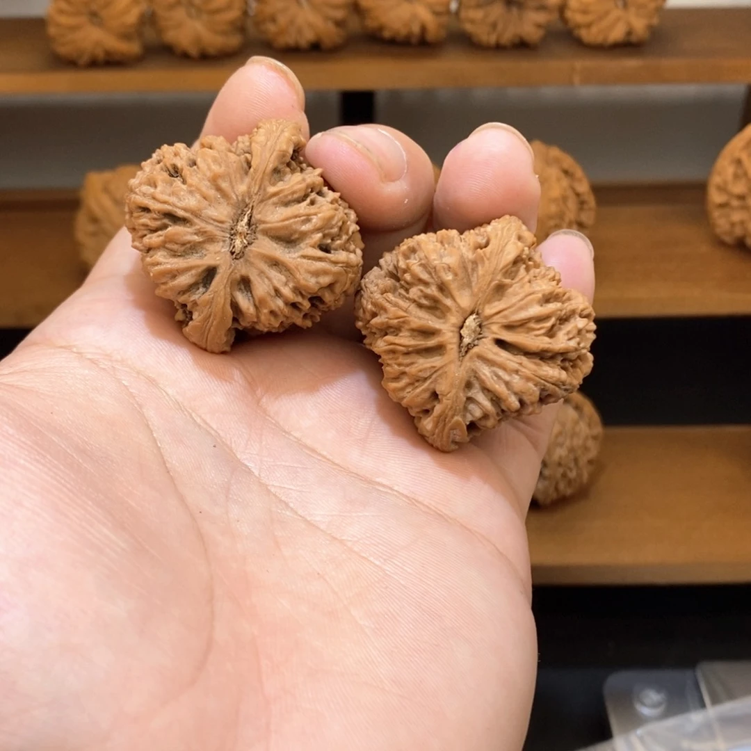 文玩核桃把件37.5南疆石（三角