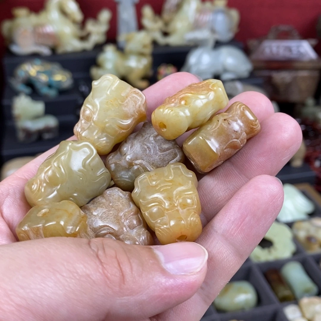 三***a和田玉（糖玉）未镶嵌挂件