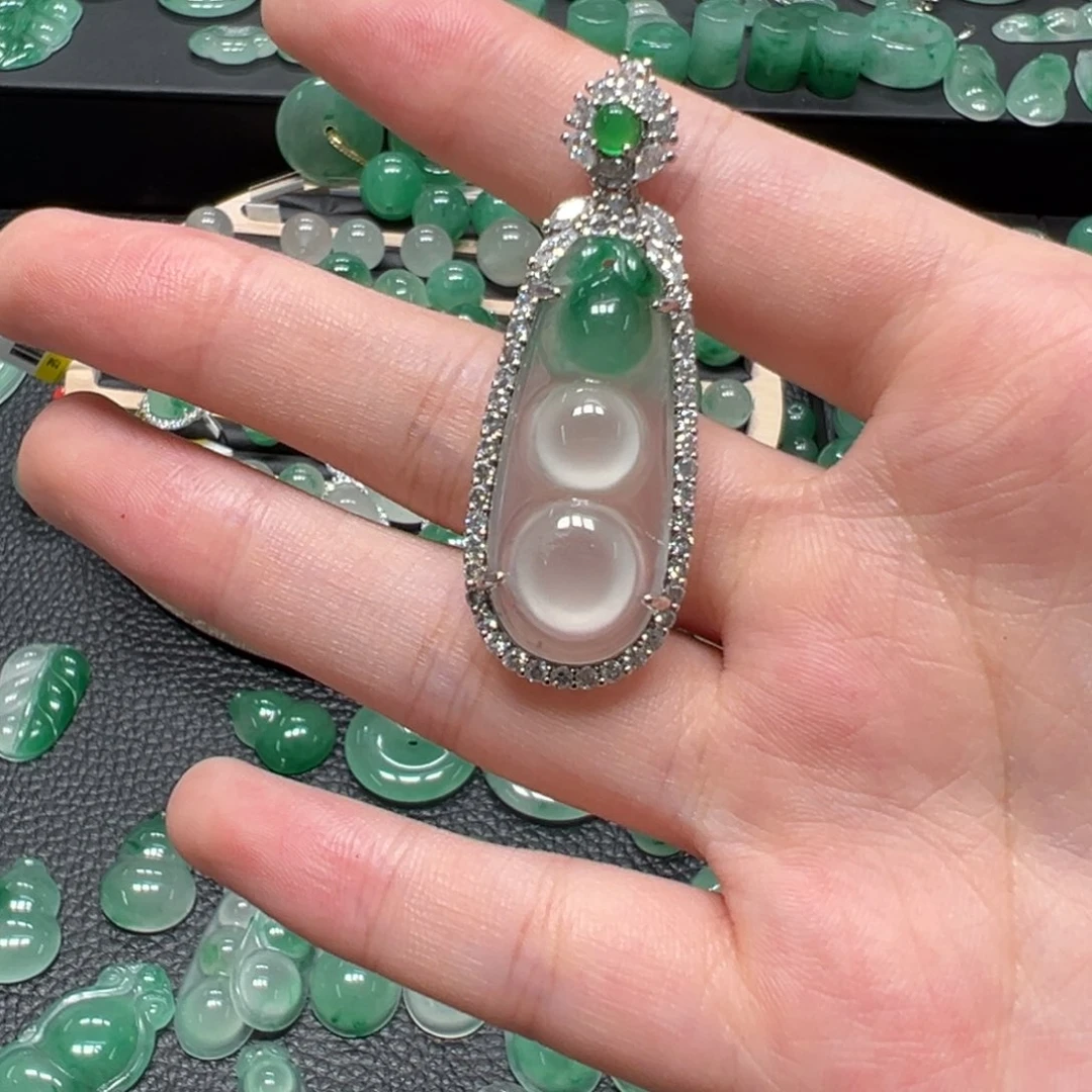 栀***6石英质玉（非洲翠）未镶嵌项链