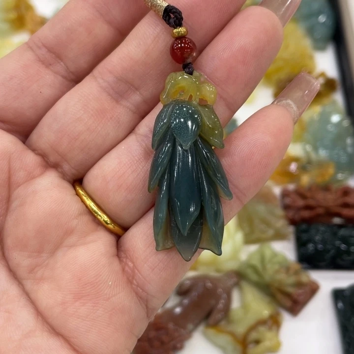 蛇纹石玉合金颈饰