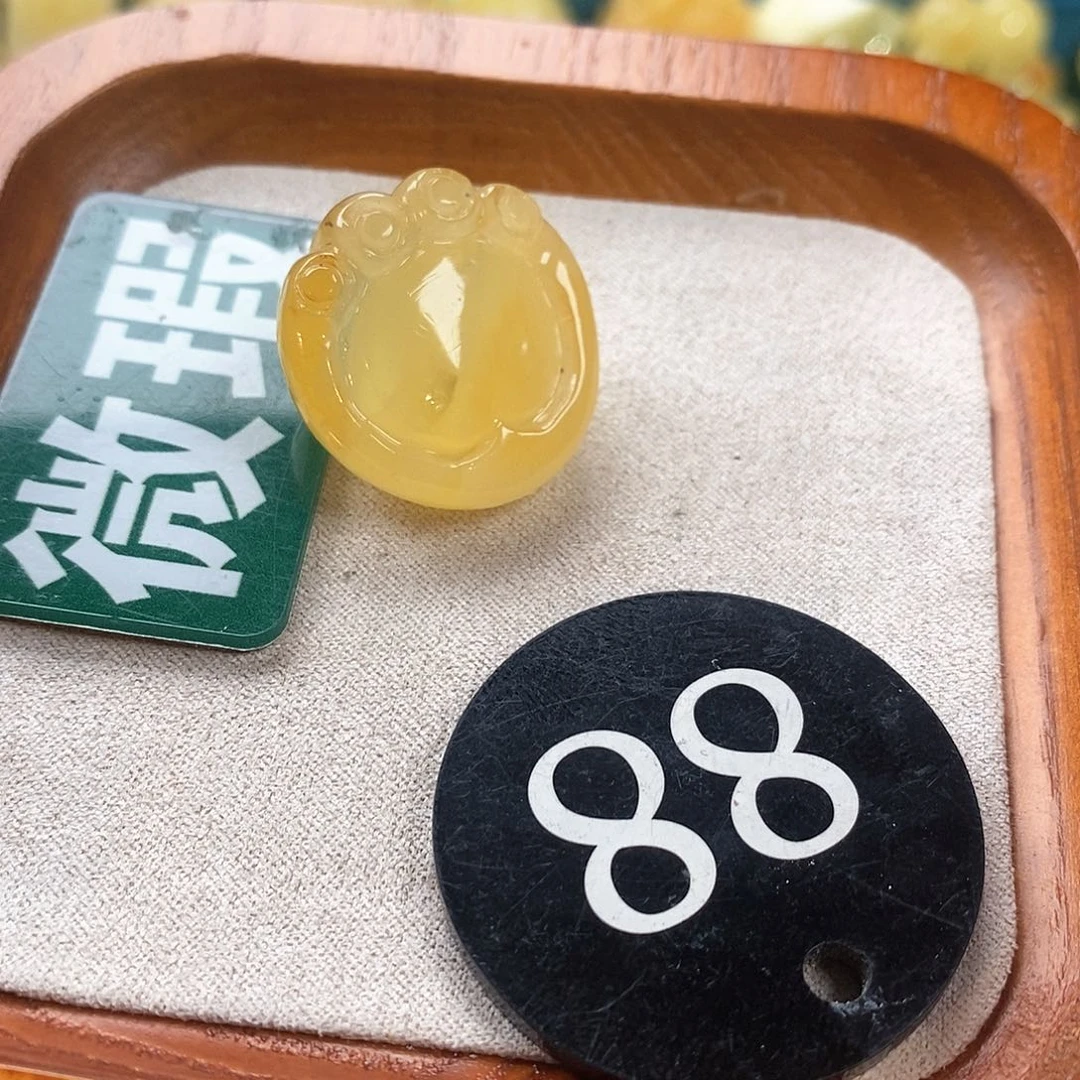 未镶嵌颈饰蜜蜡裸石