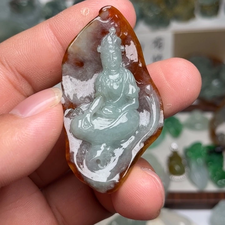 翡翠未镶嵌颈饰观音