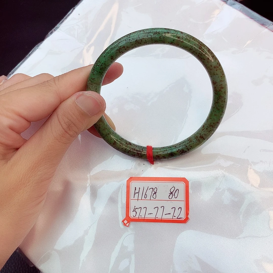 翡翠手镯未镶嵌翡翠