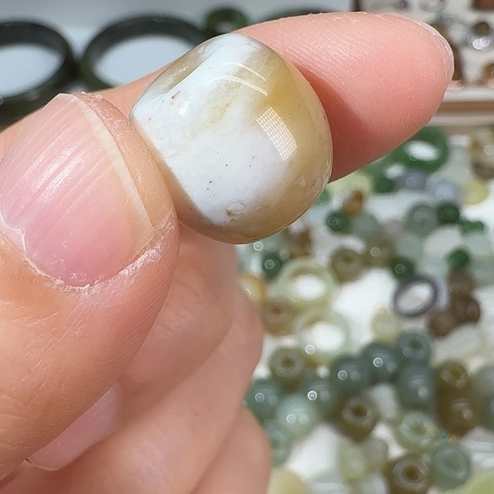 和田玉（糖玉）未镶嵌颈饰13.814.9