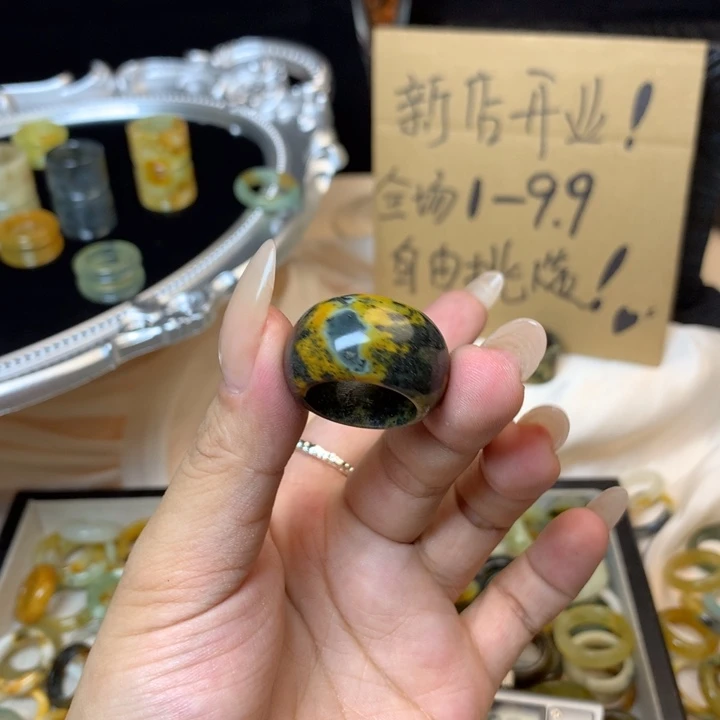 梁***洒合金蛇纹石玉戒指