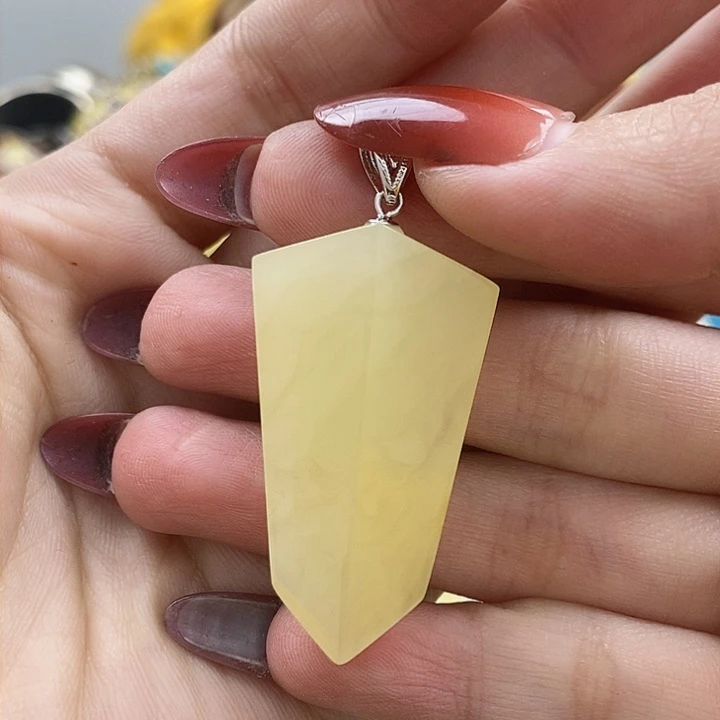 琥珀颈饰未镶嵌吊坠