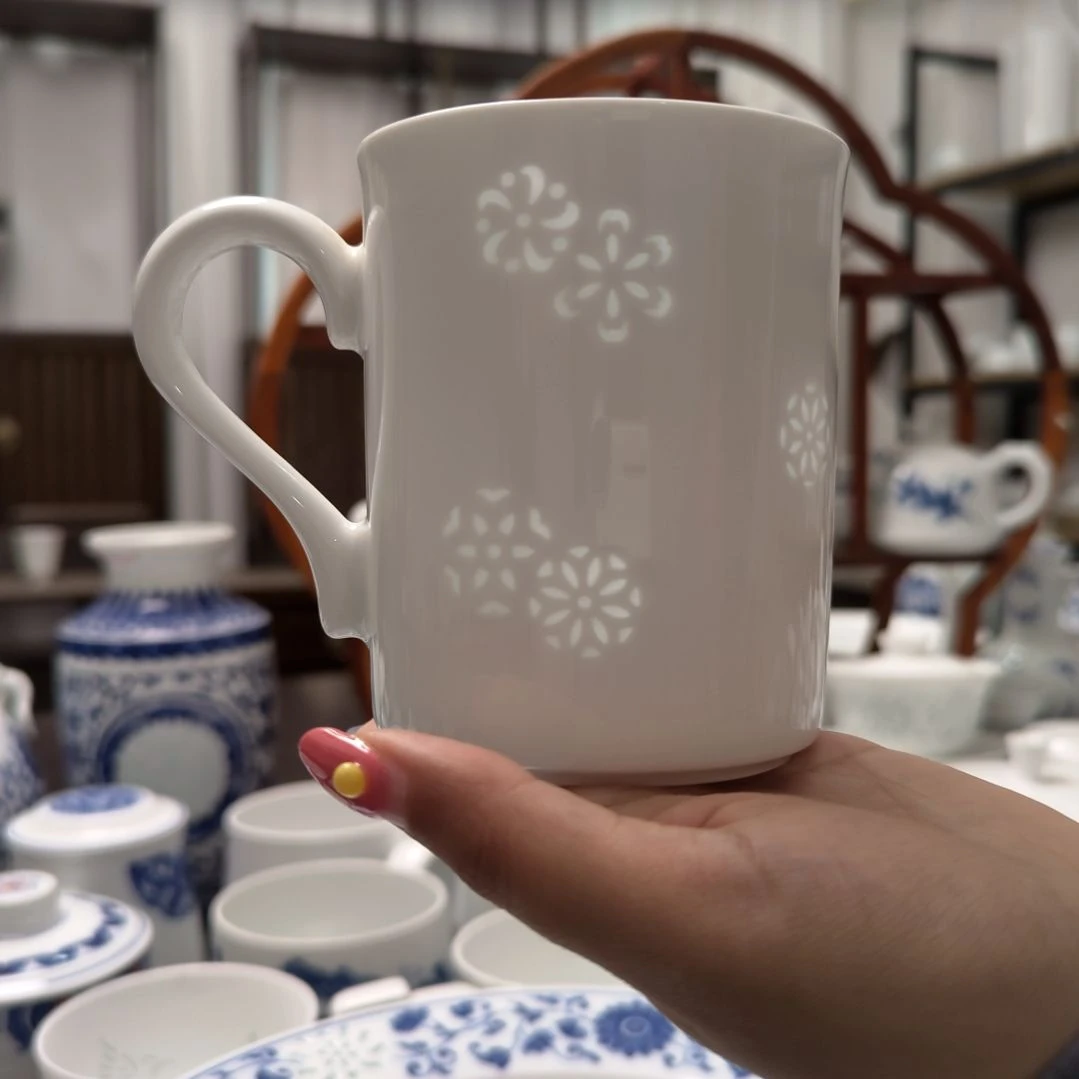 陶瓷纯白皮球花马克杯一个