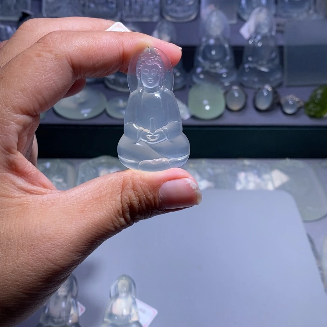 交***员未镶嵌岫玉颈饰素衣