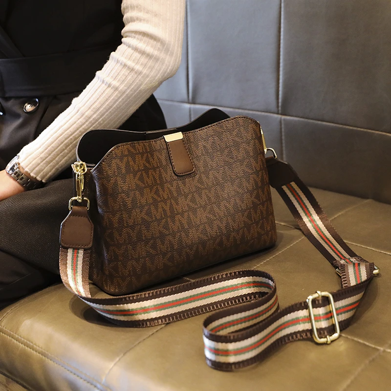 香港轻奢真皮包包女2025新款大容量个性单肩斜挎包百搭时尚水桶包