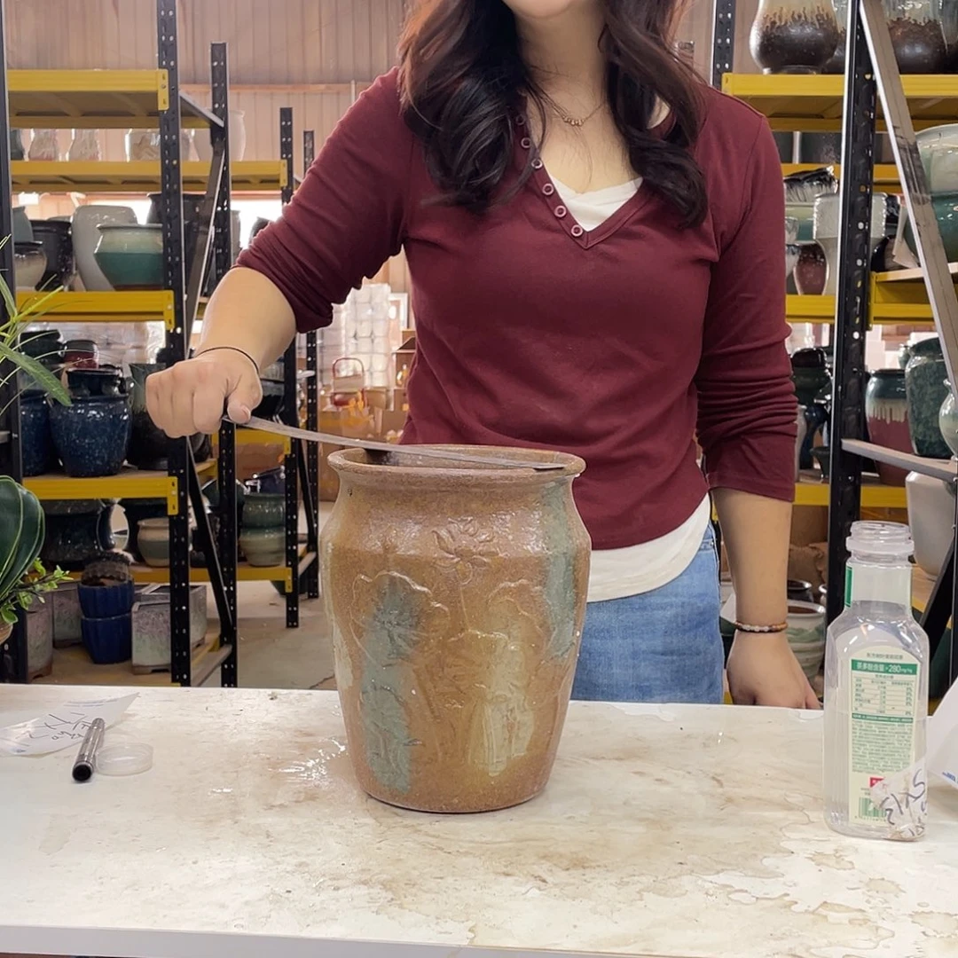 18.24 宜兴紫砂花盆