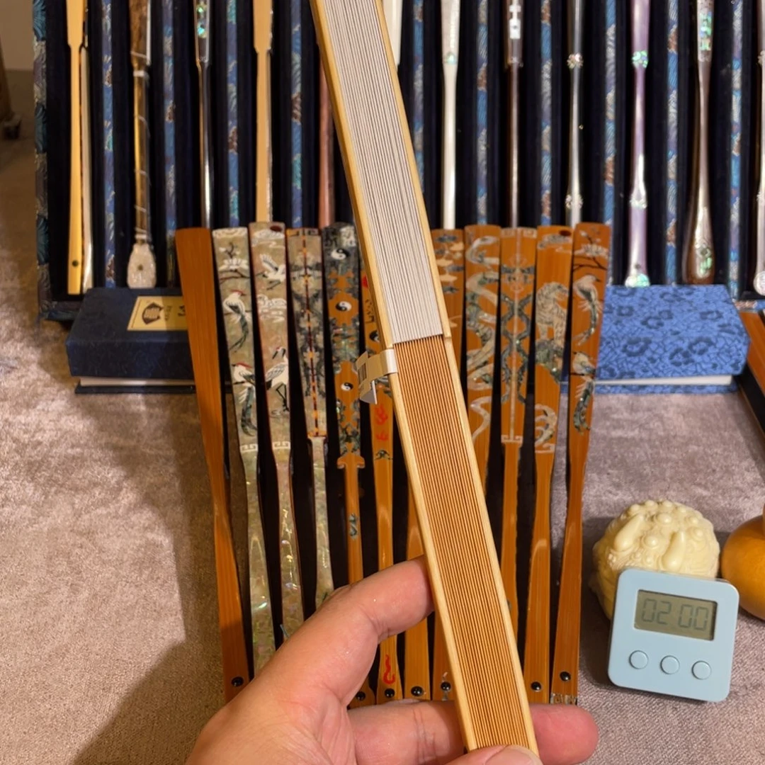 丶***华扇子手工制作工艺精湛