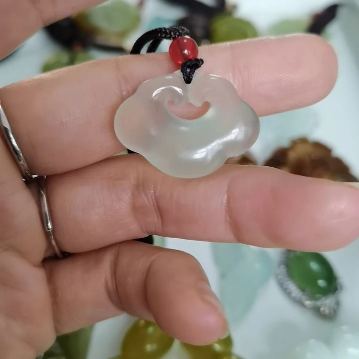 未镶嵌蛇纹石玉吊坠
