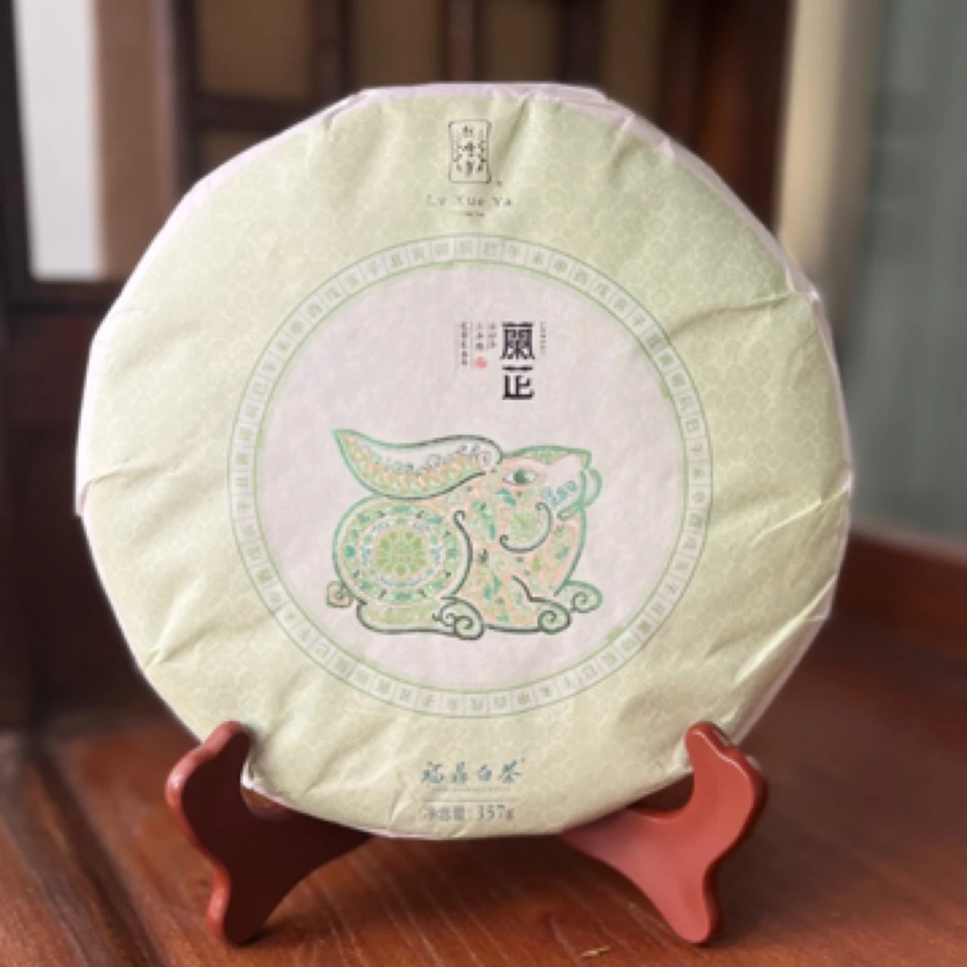 【貂蝉茶话馆】兰芷 兔 牡丹拼寿眉饼 357克