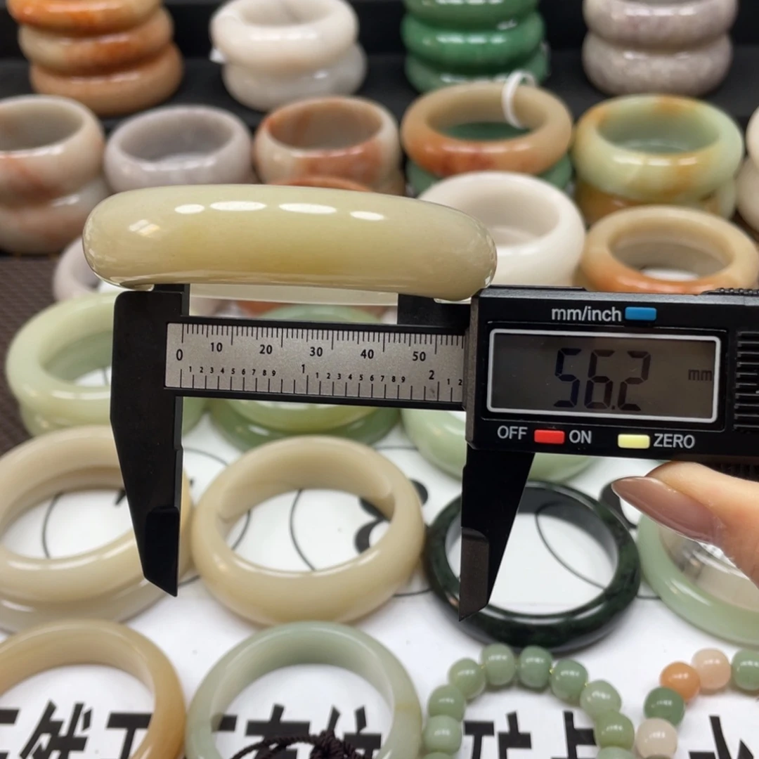 石英质玉未镶嵌手镯
