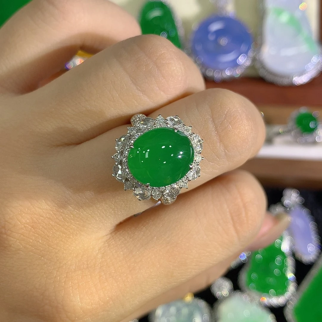 18K金镶嵌戒指翡翠蛋面