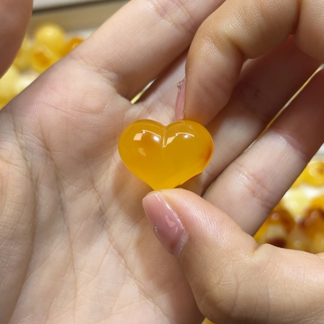 琥珀未镶嵌裸石屁桃