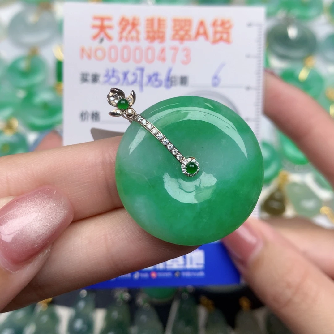 1***宝翡翠18K金镶嵌颈饰扣