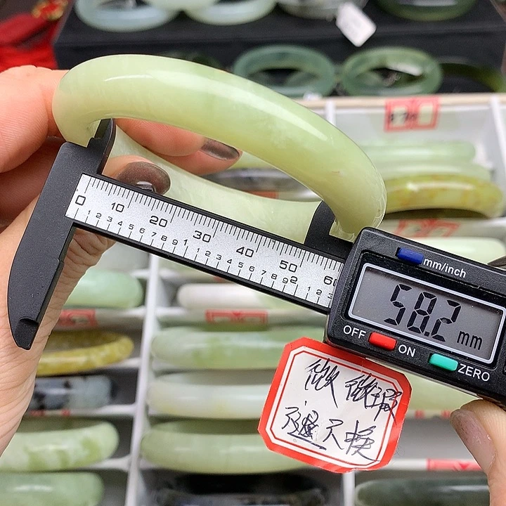 蛇纹石玉手镯未镶嵌863