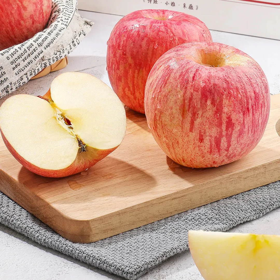 夏天的果园天山秦脆苹果