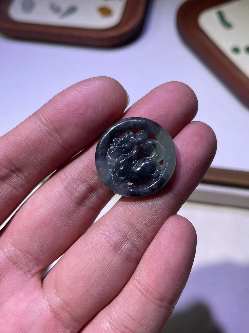 缅甸翡翠乌鸡种麒麟小圆牌（随机发23mm）