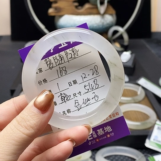 爱***随石英质玉（金丝玉）未镶嵌手镯