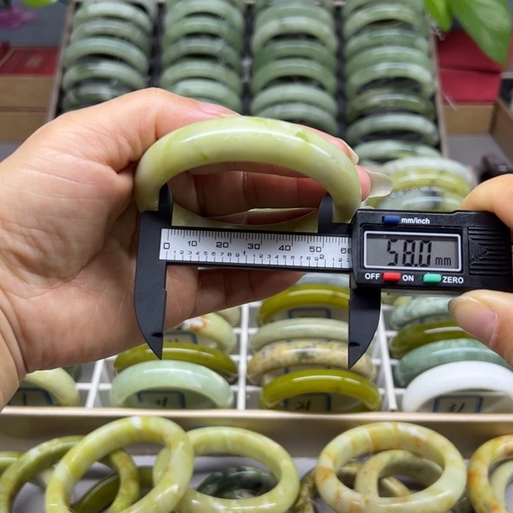 蛇纹石玉未镶嵌手镯17