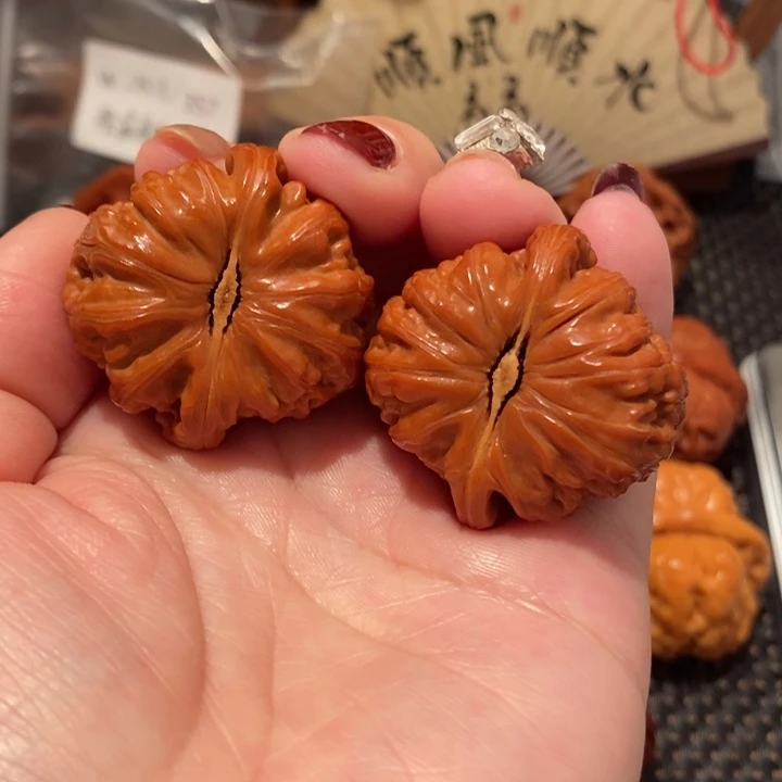 文玩核桃吊坠白狮子556