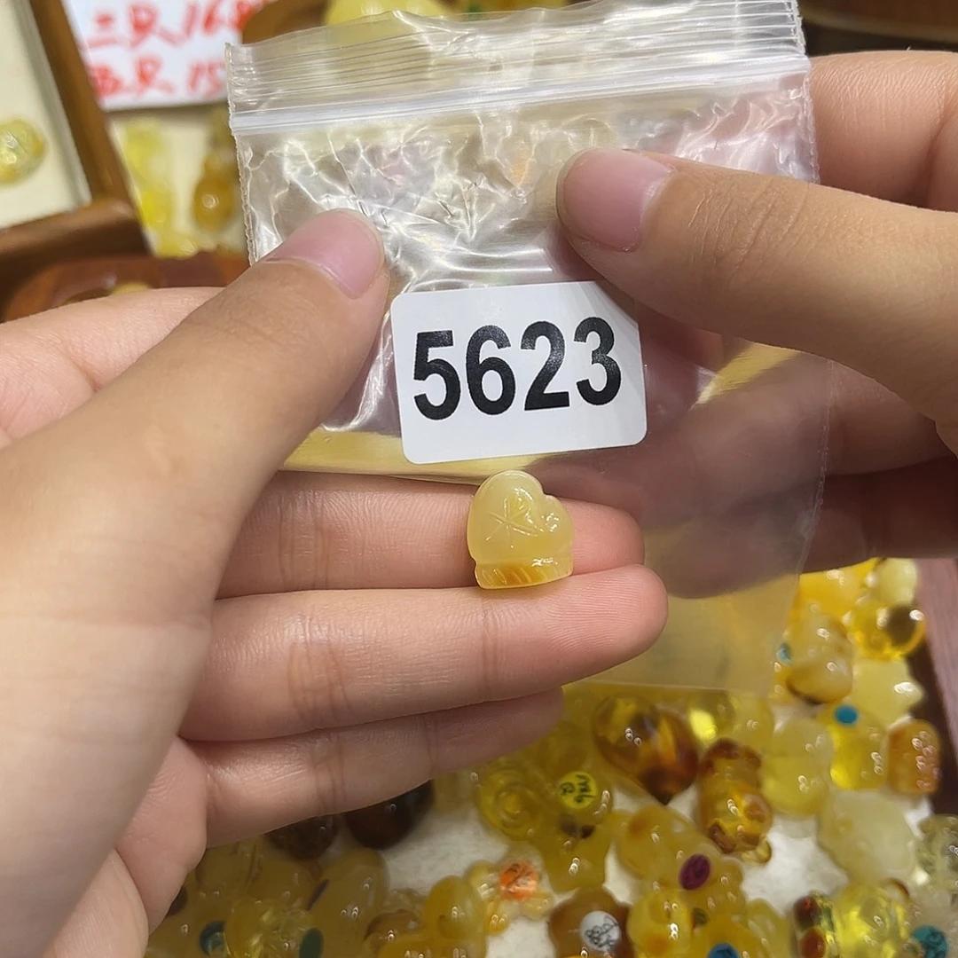 琥珀未镶嵌珠宝奇石