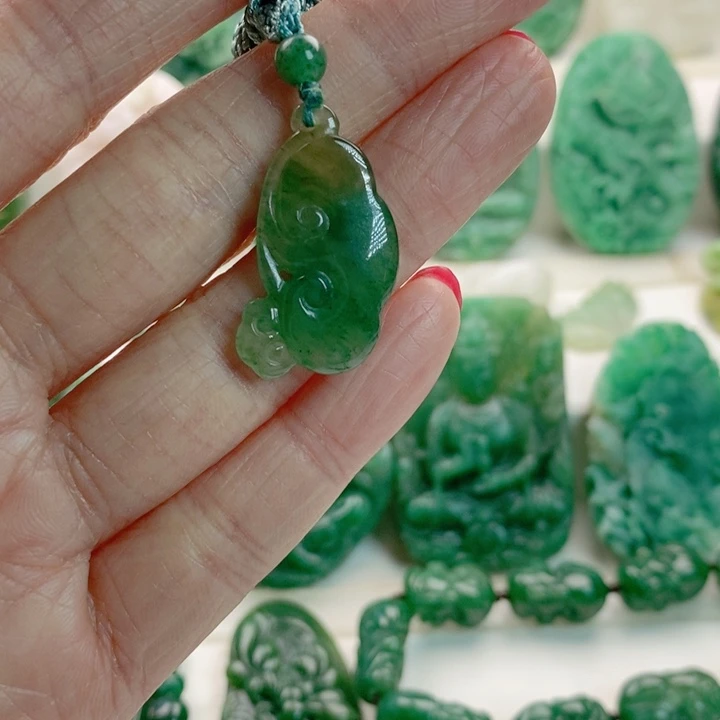 独山玉未镶嵌颈饰