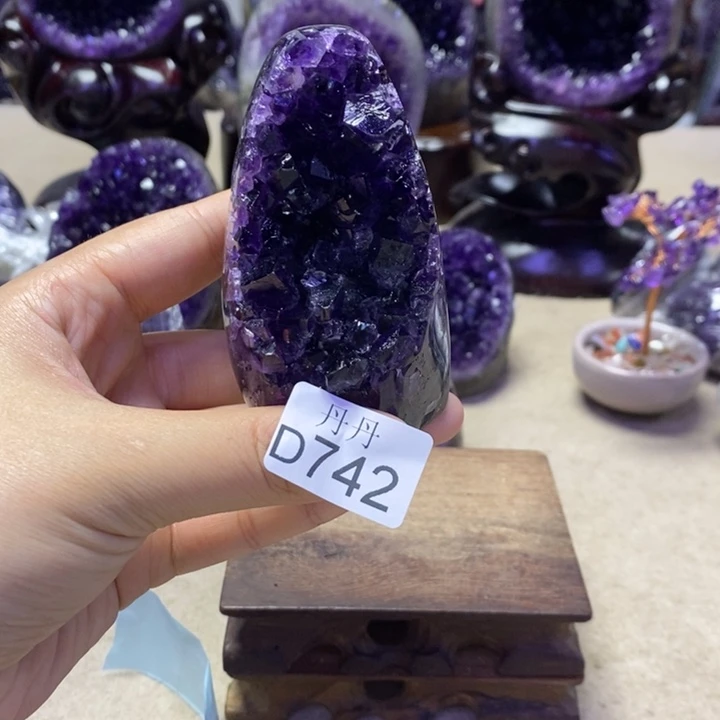 未镶嵌水晶大型摆件（非配饰）