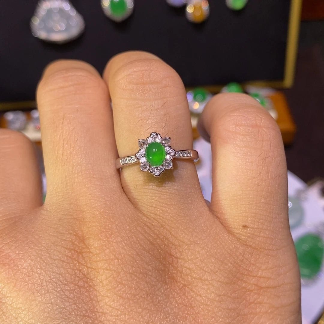 【闪购商品】颈饰18K金镶嵌翡翠