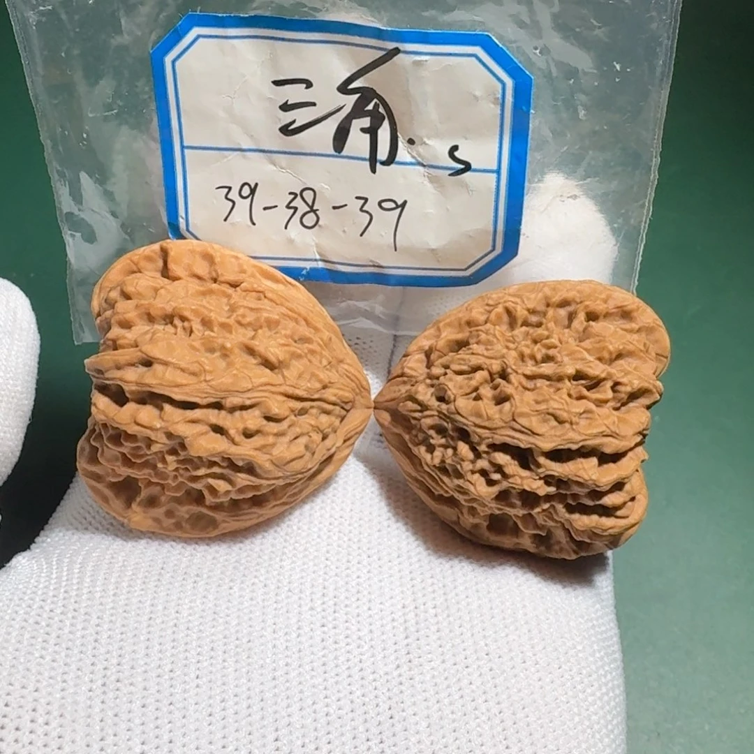 文玩核桃吊坠41号三角s