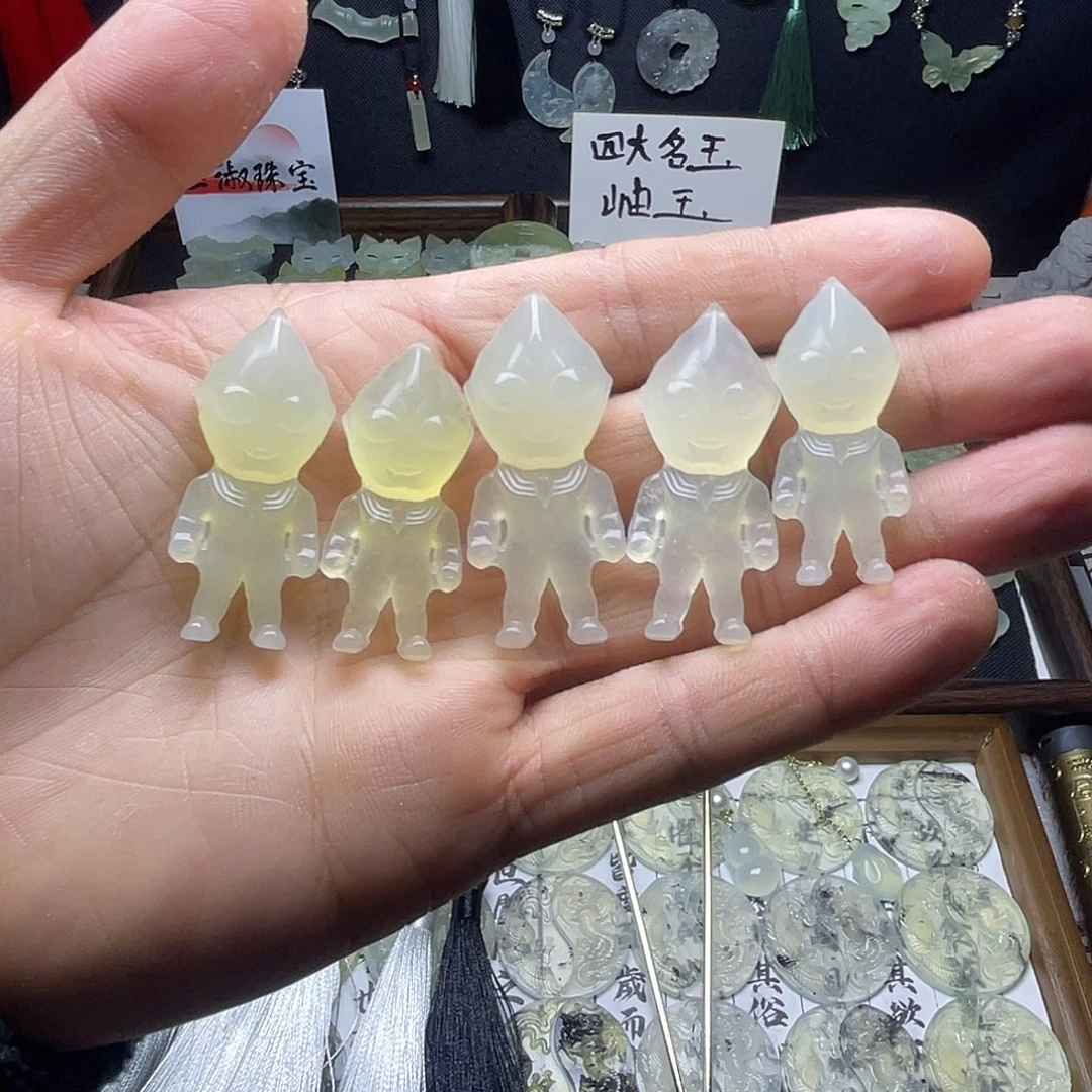 岫玉未镶嵌奥特曼