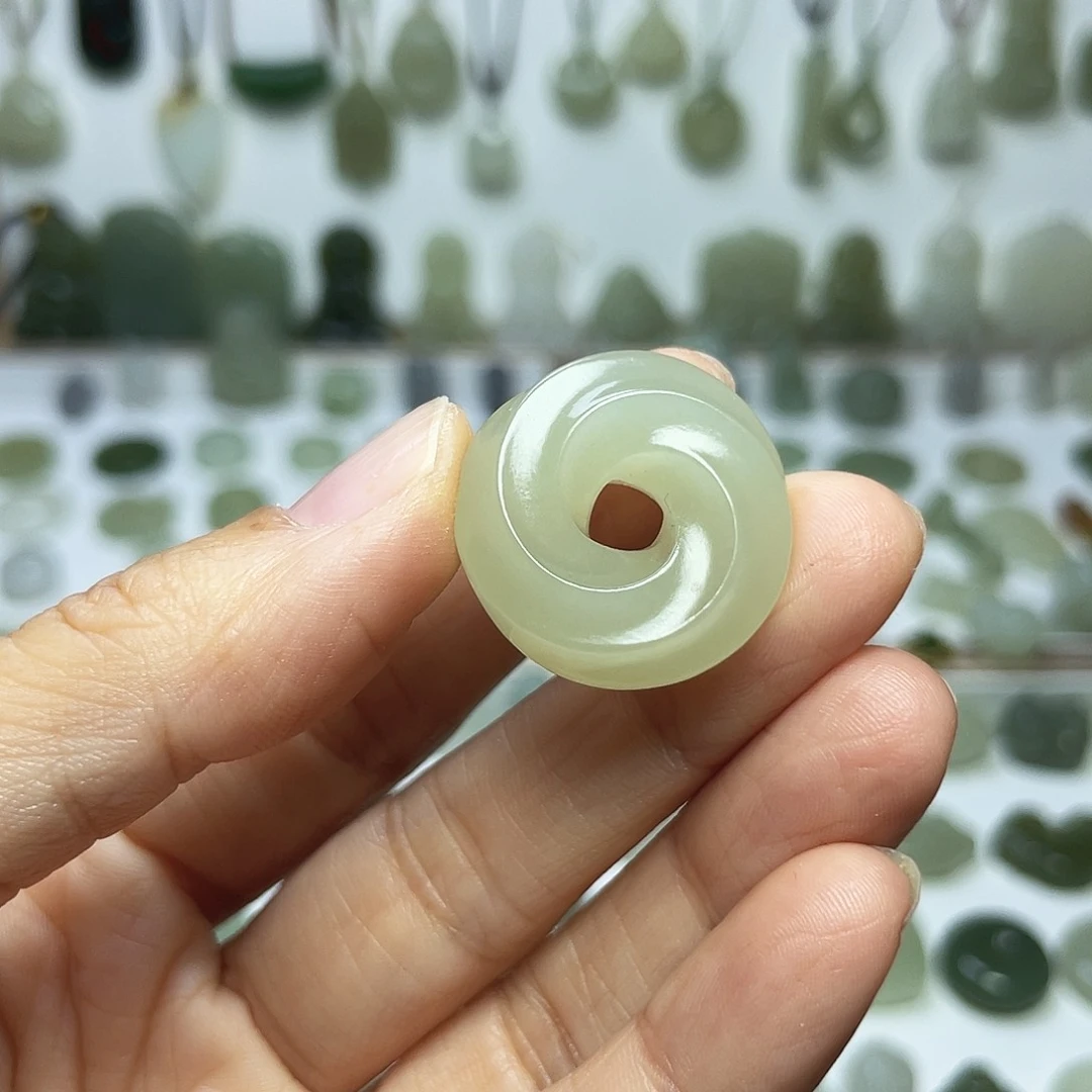 颈饰未镶嵌和田玉（翠青玉）