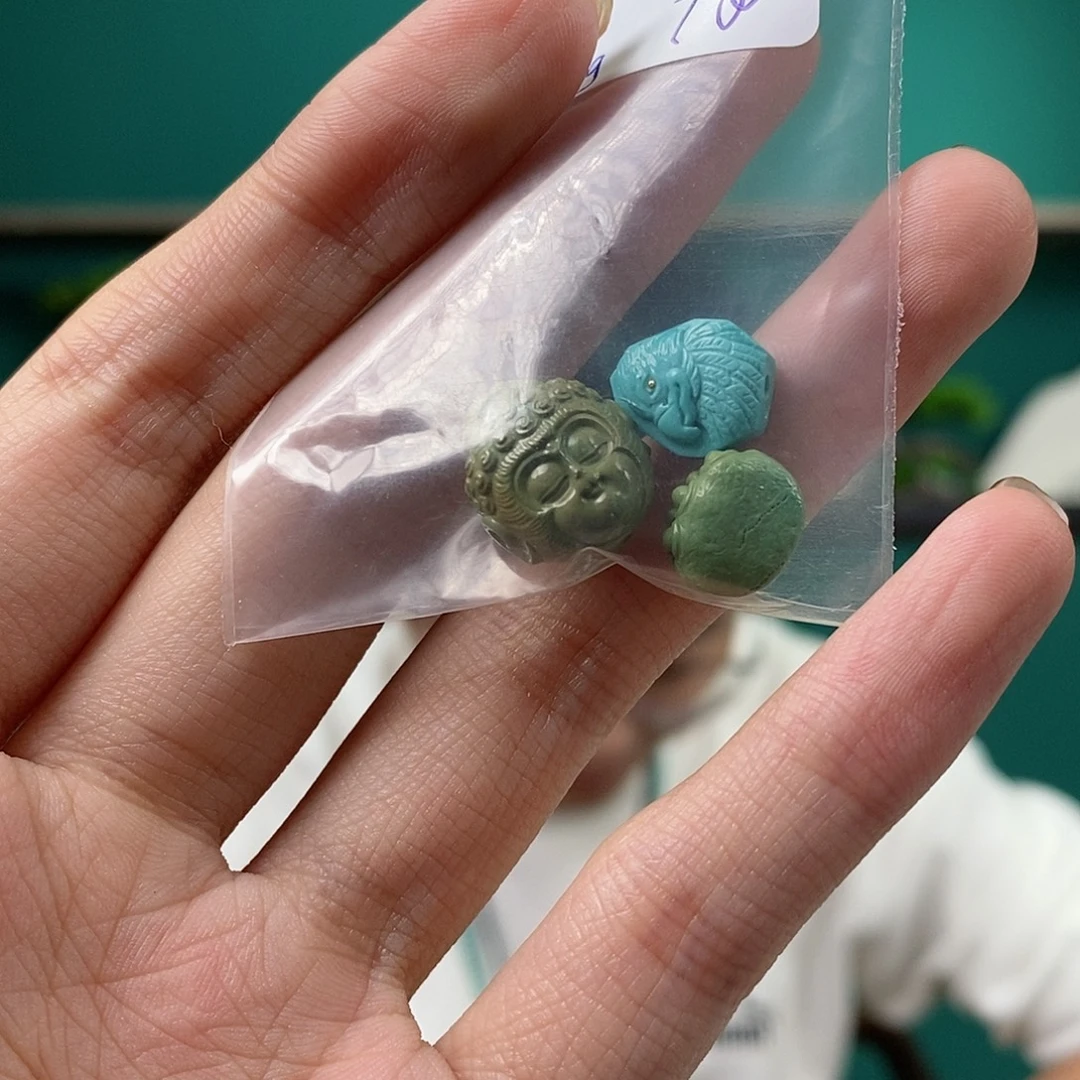 绿松石未镶嵌珠宝奇石